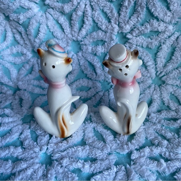 Vintage Salt & Pepper shaker set Anthropomorphic kitty cats with bows - Picture 3 of 9